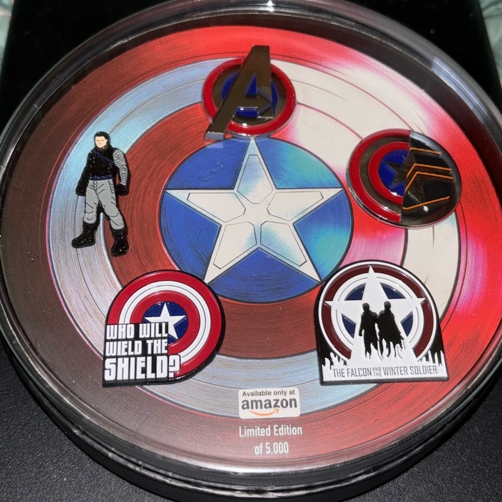 Marvel Limited Edition Pins in Rotation Display - Picture 3 of 4